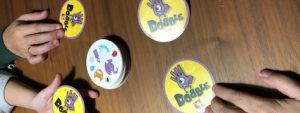 Jugando al Dobble