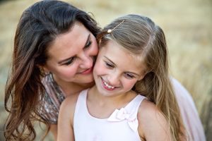 MADRE E HIJA FELICES